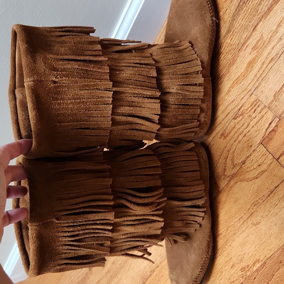 Minnetonka 3-Layer Fringe Boots - Picture 14 of 17